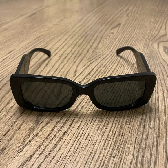 Versace Black Frame Square Gold Logo Sunglasses Model 4377 Men’s & Women’s NEW - Picture 3 of 10